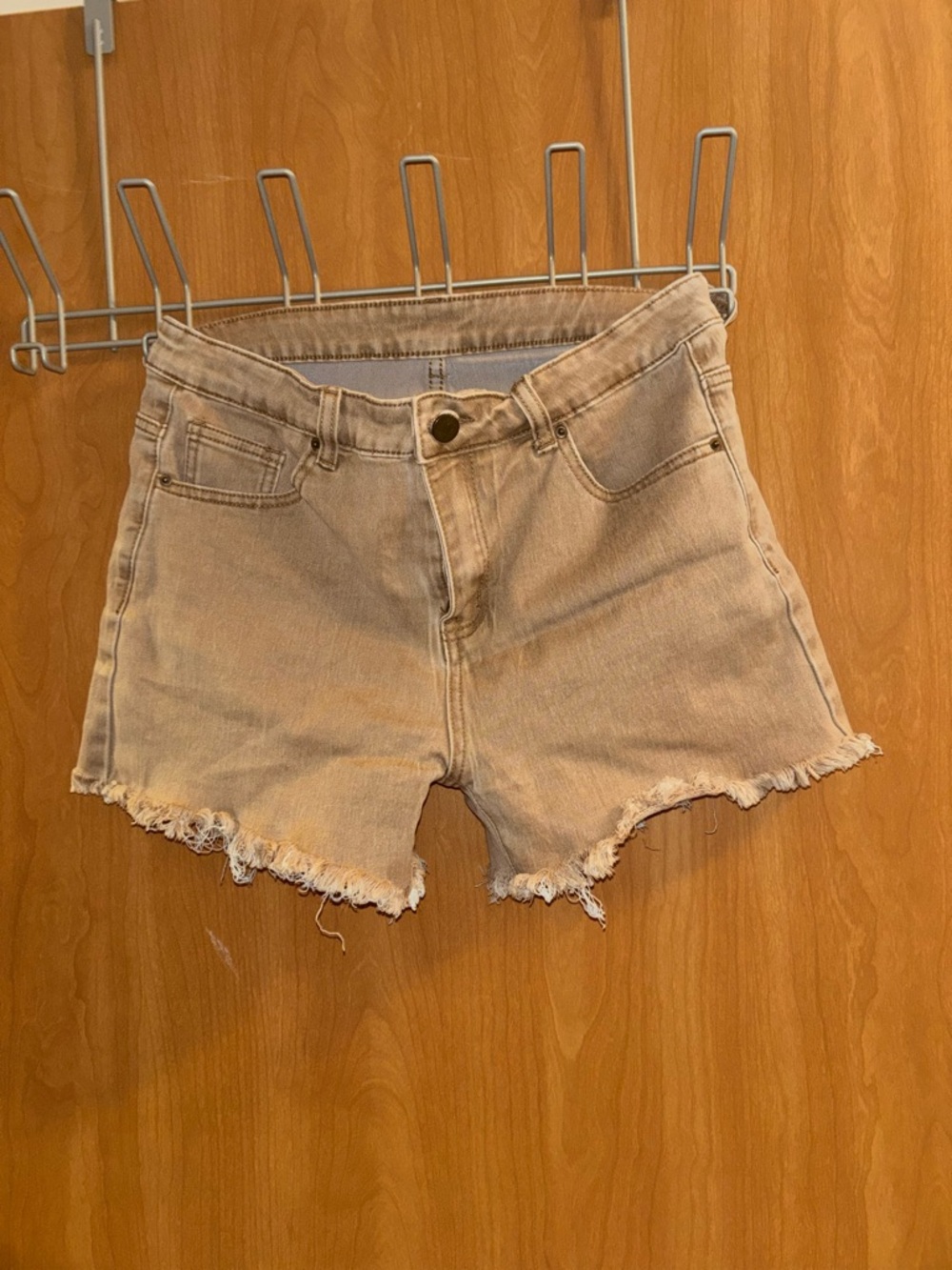 High-Rise Frayed Hem Women's Denim Shorts - Light Beige